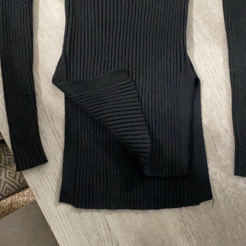Black Ribbed Long Sleeve Vneck Shirt w Slits - Picture 2 of 3